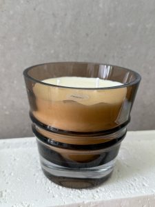 ⁦נר וינטג' בכלי זכוכית חום⁩ – תמונה ⁦5⁩