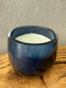 ⁦נר כדורי בכלי זכוכית כחול⁩ – תמונה ⁦3⁩