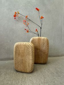 ⁦אגרטל עץ מחורץ טבעי⁩ – תמונה ⁦2⁩