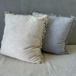 כרית אליס 60X60 - שמנת / אפור