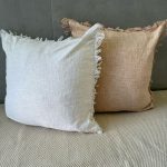 כרית אליס 60X60 - פודרה / לבן