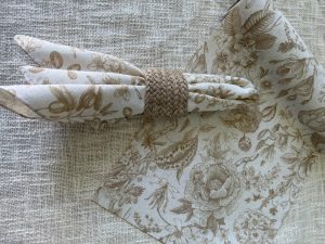 ⁦סט מפיות פרחוניות - ורוד / כחול / בז' / ירוק⁩ – תמונה ⁦8⁩