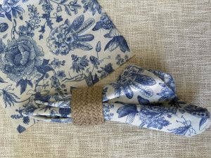 ⁦סט מפיות פרחוניות - ורוד / כחול / בז' / ירוק⁩ – תמונה ⁦11⁩