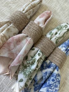 ⁦סט מפיות פרחוניות - ורוד / כחול / בז' / ירוק⁩ – תמונה ⁦14⁩