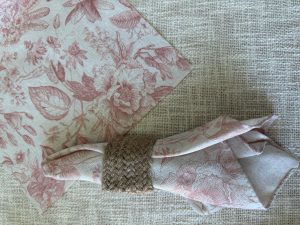 ⁦סט מפיות פרחוניות - ורוד / כחול / בז' / ירוק⁩ – תמונה ⁦10⁩