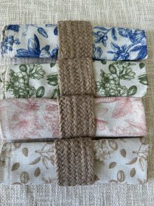 סט מפיות פרחוניות - ורוד / כחול / בז' / ירוק