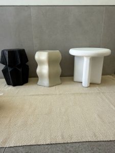 ⁦שולחן צד לבן עגול דמוי אבן⁩ – תמונה ⁦10⁩