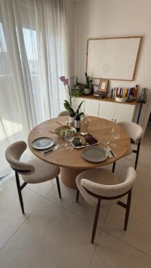 ⁦שולחן אוכל עגול מעץ⁩ – תמונה ⁦10⁩