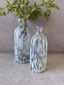 בקבוק זכוכית מנומר לבן