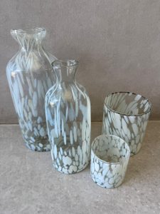 ⁦בקבוק זכוכית מנומר לבן⁩ – תמונה ⁦8⁩