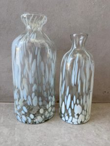 ⁦בקבוק זכוכית מנומר לבן⁩ – תמונה ⁦6⁩