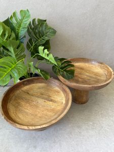 ⁦מגש עץ עגול על רגל⁩ – תמונה ⁦3⁩