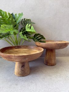 ⁦מגש עץ עגול על רגל⁩ – תמונה ⁦2⁩