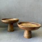 מגש עץ עגול על רגל