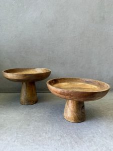 מגש עץ עגול על רגל