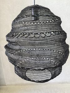 ⁦מנורת רשת שחורה עגולה⁩ – תמונה ⁦6⁩