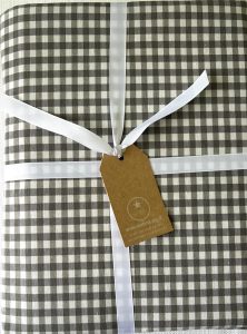 מפת שולחן משבצות - אפור