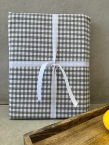 ⁦מפת שולחן משבצות - אפור⁩ – תמונה ⁦3⁩