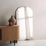 מראת גוף חצי מעוגלת - מסגרת לבנה