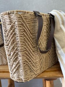 ⁦סל תיק קש אובלי עם ידיות⁩ – תמונה ⁦2⁩