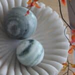 זוג כדורי שיש ירוק