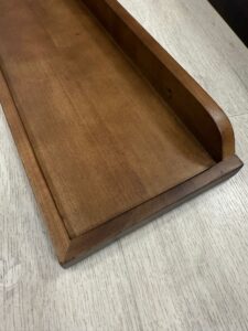 ⁦מדף עץ צבע אגוז⁩ – תמונה ⁦3⁩