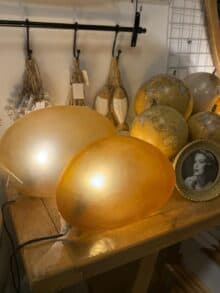 ⁦מנורה שולחנית מעוצבת - דבש⁩ – תמונה ⁦4⁩