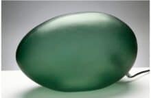 ⁦מנורה שולחנית מעוצבת - ירוק⁩ – תמונה ⁦2⁩