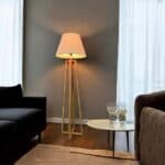 מנורה רצפתית רגלי עץ איקס