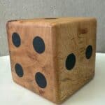 קוביית עץ דקורטיבית