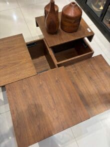 ⁦שולחן סלון מעוצב מעץ עם מגירות נפתחות⁩ – תמונה ⁦5⁩