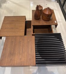 שולחן סלון מעוצב מעץ עם מגירות נפתחות