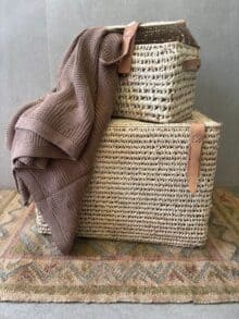 תיבת קש רצועות עור