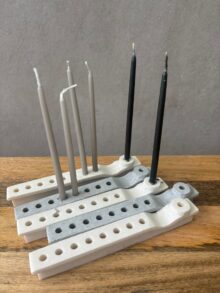 ⁦חנוכיה אבן בטון קטנה⁩ – תמונה ⁦2⁩