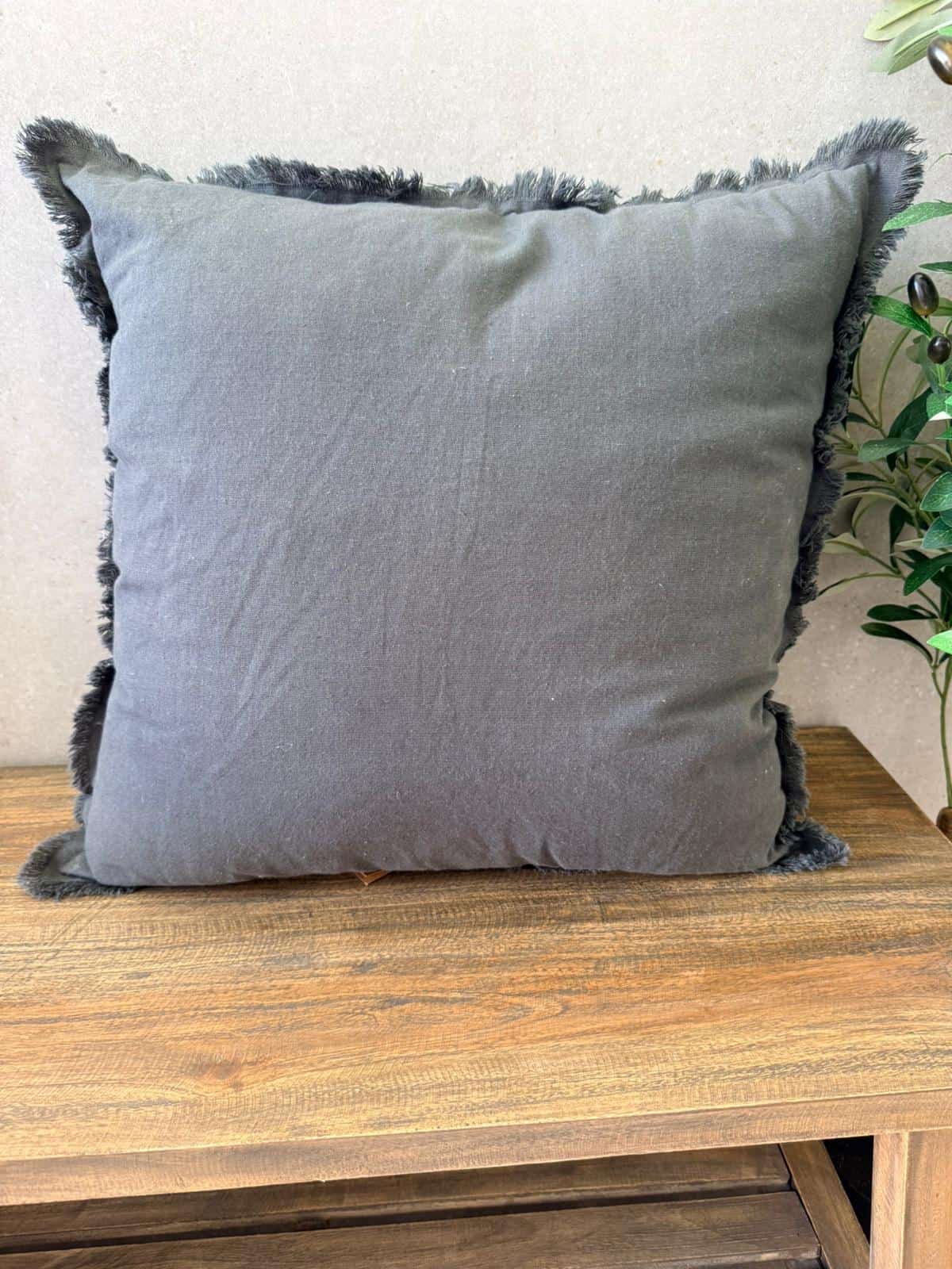 כרית איידן אפורה (2) כרית איידן אפורה – תמונה 4