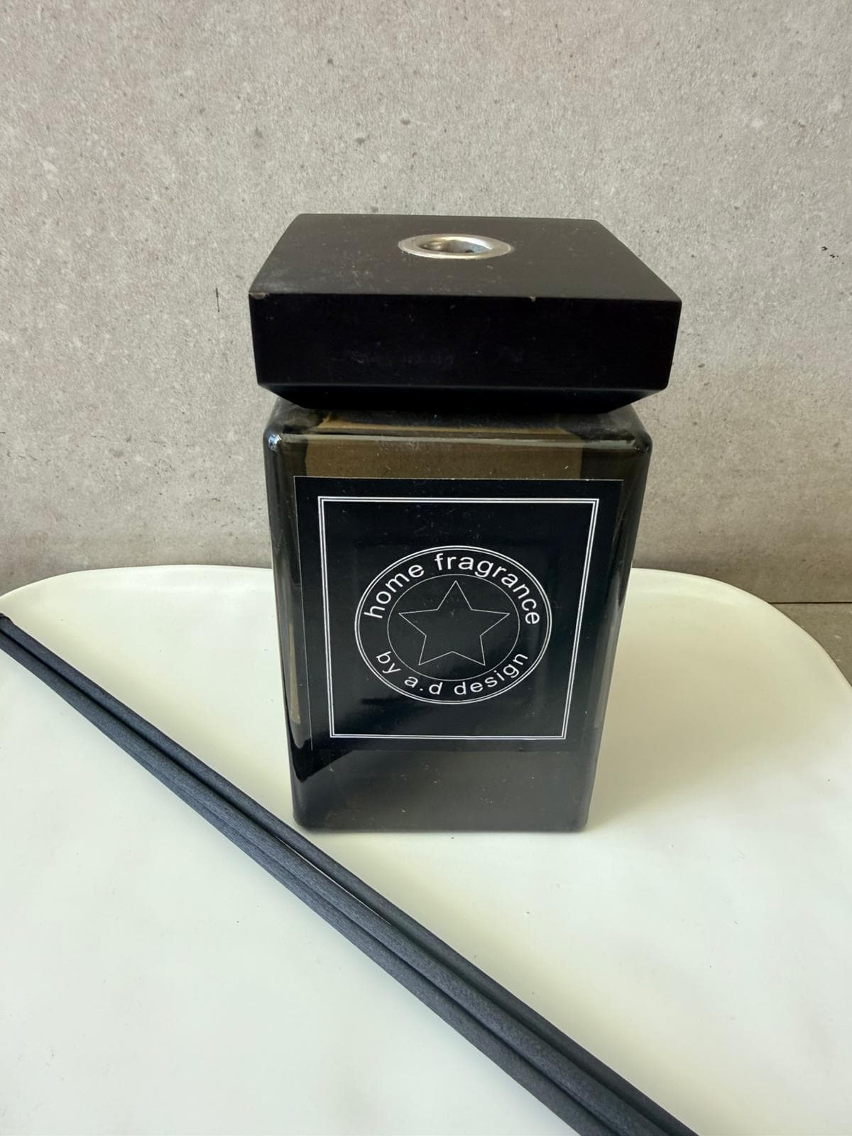 מפיץ ריח בבקבוק זכוכית מרובע שחור (5) מפיץ ריח בבקבוק זכוכית שחור מרובע – תמונה 2