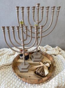 ⁦חנוכיה ממתכת בצבע מוקה⁩ – תמונה ⁦2⁩