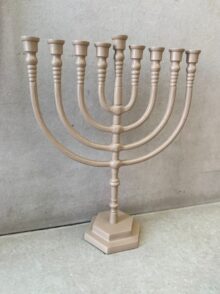 ⁦חנוכיה ממתכת בצבע מוקה⁩ – תמונה ⁦5⁩