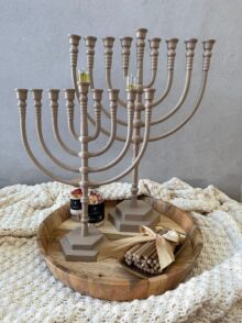 ⁦חנוכיה ממתכת בצבע מוקה⁩ – תמונה ⁦6⁩