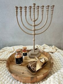 ⁦חנוכיה ממתכת בצבע מוקה⁩ – תמונה ⁦8⁩