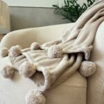 כירבולית פונפונים בז'