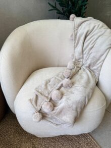 ⁦כירבולית פונפונים בז'⁩ – תמונה ⁦3⁩