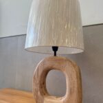 מנורת שולחן עץ חישוק