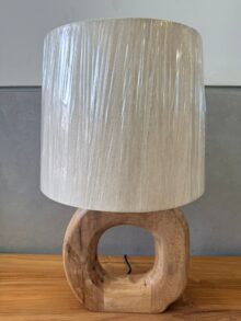 ⁦מנורת שולחן עץ חישוק⁩ – תמונה ⁦8⁩