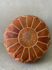 ⁦פוף עור חום עיטורים מרכז⁩ – תמונה ⁦8⁩