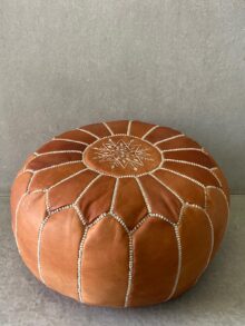 ⁦פוף עור חום עיטורים מרכז⁩ – תמונה ⁦5⁩