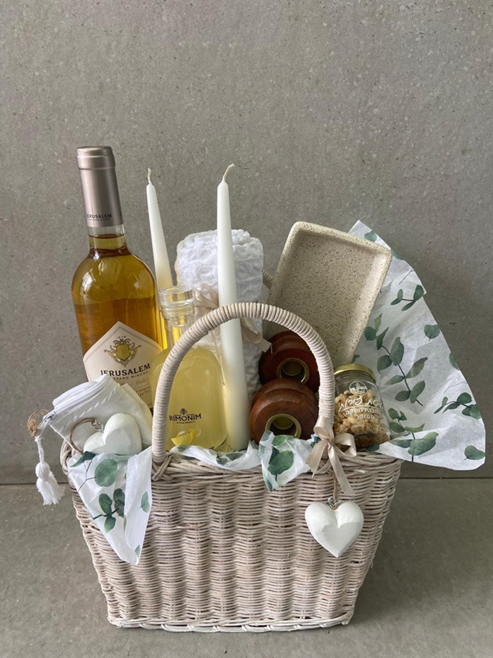 מארז מתנה (1) מארז מתנה מפנק בסל - ג'ורג' – תמונה 1